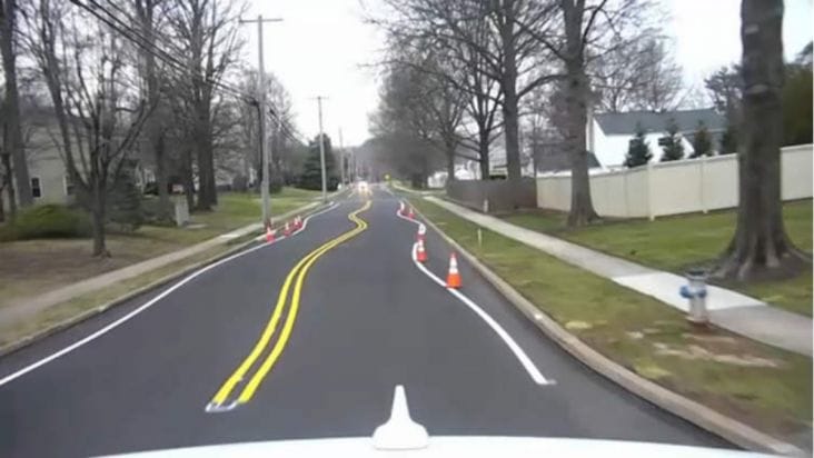 Știri de azi | Ai crede că ‘Dorel’ a lovit din nou: motivul pentru care autoritățile din această zonă au introdus modele de benzi ondulate pe unele străzi - Știri de azi | 