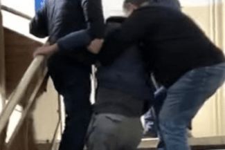 Știri de azi | VIDEO Control DSP la Policlinica Cina din Ploiești, după ce un pacient a fost transportat pe scări în lipsa liftului - Știri de azi | 