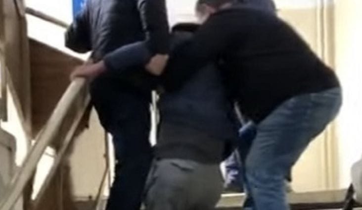 media-174470379602176200.png - Știri de azi Știri de azi | VIDEO Control DSP la Policlinica Cina din Ploiești, după ce un pacient a fost transportat pe scări în lipsa liftului - Știri de azi |