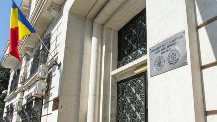 Știri de azi | Scandal la Înalta Curte: TikTokerul Makaveli și Silvestru Șoșoacă, ridicați de jandarmi în timpul protestului - Știri de azi | 