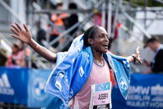 media-174575530855076900.jpg - Știri de azi Știri de azi | Tigst Assefa stabilește un nou record mondial la Maratonul de la Londra - Știri de azi |