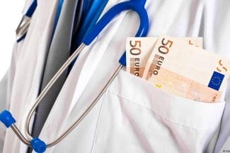 medici-spagari.jpg - Știri de azi Știri de azi | Medici primari de la Spitalul Clinc de Recuperare Medicală Băile Felix, plasaţi sub control judiciar pentru luare de mită în formă continuată/ La percheziţii, au fost găsite sume „consistente” - Știri de azi |