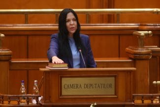 Știri de azi | Mirela Matichescu (PSD): Acest dosar, apărut după șase ani de la presupusele fapte, a fost activat exact în momentul în care am fost propusă pentru o candidatură în Parlament. E un semnal - Știri de azi | mirela matichescu depunand juramantul in camera deputatilor