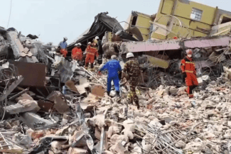 myanmar-salvare-sexagenara-91-ore-hay.png - Știri de azi Știri de azi | O echipă de asistenţă americană a aflat că va fi concediată când era în Myanmar pentru a ajuta după cutremurul devastator de luna trecută - Știri de azi |