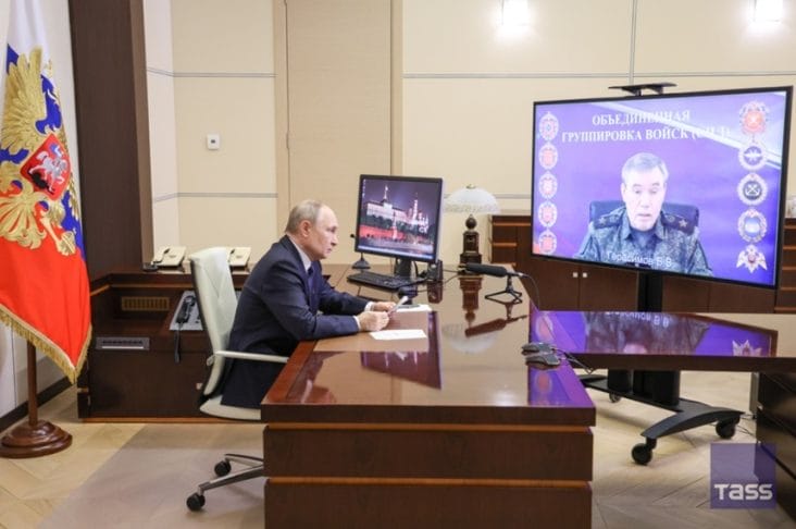 putin-gherasimov-kursk-tw.jpg - Știri de azi Știri de azi | Rusia confirmă pentru prima oară că militari nord-coreeni luptă pentru ea - Știri de azi |