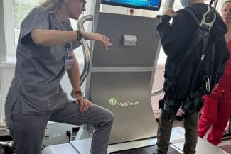 Știri de azi | Secţia din România unică în Europa pentru recuperarea copiilor bolnavi de cancer/ Medic: Rezultatele sunt uimitoare. Copii care nu mergeau singuri mai mult de 150 de metri, acum parcurg drumul dus-întors de acasă la şcoală FOTO - Știri de azi | 