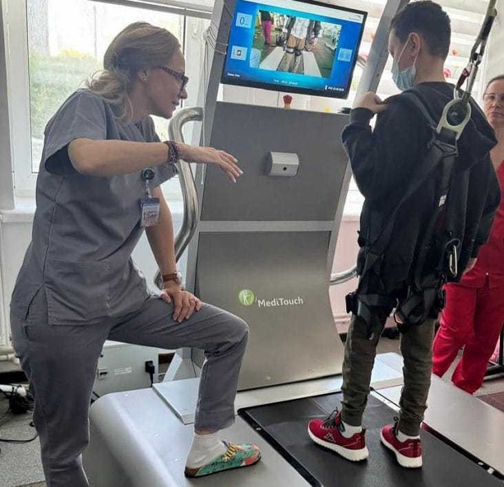 Știri de azi | Secţia din România unică în Europa pentru recuperarea copiilor bolnavi de cancer/ Medic: Rezultatele sunt uimitoare. Copii care nu mergeau singuri mai mult de 150 de metri, acum parcurg drumul dus-întors de acasă la şcoală FOTO - Știri de azi | 