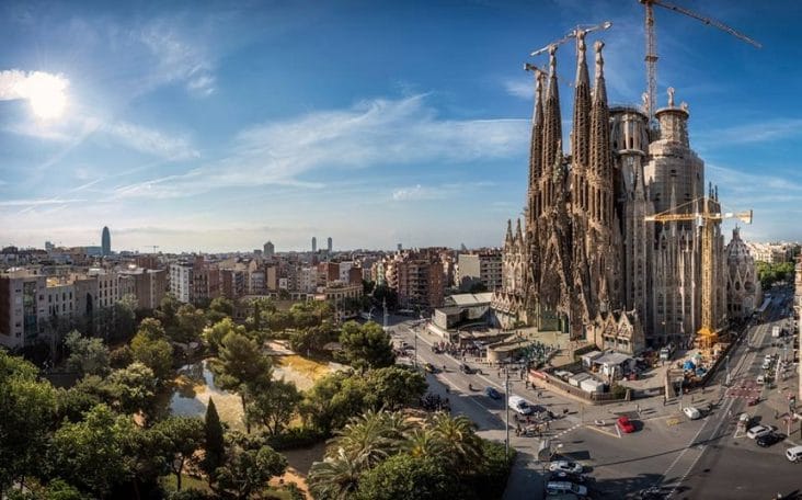 sagrada-familia.jpg - Știri de azi Știri de azi | Vaticanul îl ridică la rangul de ”venerabil” pe Antoni Gaudi, ”arhitectul lui Dumnezeu” al Bazilicii Sagrada Familia de la Barcelona, un prim pas către sanctificare - Știri de azi |