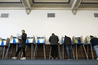 Știri de azi | Un proiect de lege care restrânge înscrierea pe listele electorale, ”SAVE Act”, adoptat în Camera Reprezentanţilor şi trimis în Senat, unde este sortit eşecului din cauza regulilor parlamentare americane - Știri de azi | 