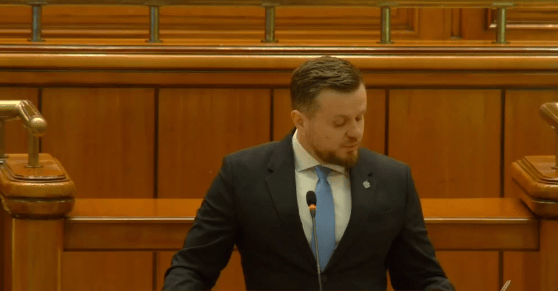 screenshot-2025-04-15-120722.png - Știri de azi Știri de azi | AUR a mai pierdut un parlamentar: Deputatul Robert Alecu a anunţat în plen că părăseşte grupul parlamentar şi va activa ca neafiliat - Știri de azi |