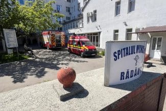 spitalul-municipal-radauti.jpg - Știri de azi Știri de azi | Incendiu la Centrul de Primiri Urgenţe al Spitalului Municipal Rădăuţi, stins rapid de pompieri/ Nu s-au înregistrat victime, iar fumul degajat a inundat doar spaţii tehnice şi holuri, astfel încât nu s-a impus evacuarea pacienţilor - Știri de azi |
