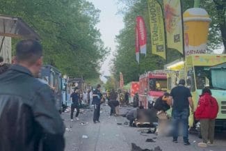 vancouver-suv-lupa-lupa-tw.jpg - Știri de azi Știri de azi | Bilanţul atacului de la festivalul din Vancouver a crescut: au murit 11 persoane - Știri de azi |