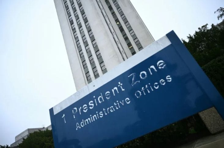 walter-reed-bethesda-afp.png - Știri de azi Știri de azi | Trump face o vizită medicală de cinci ore la Spitalul Militar Walter Reed de la Bethesda, la periferia Washingtonului, ”un număr bun de teste”, fără anestezie generală. ”Nu m-am simţit niciodată aşa de bine, dar aceste lucruri trebuie făcute!”, a anunţat - Știri de azi |