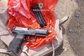 Știri de azi | Bărbat din judeţul Galaţi, reţinut după ce a încercat să vândă un pistol calibru 9 mm / Cât a cerut pe arma letală - Știri de azi | 