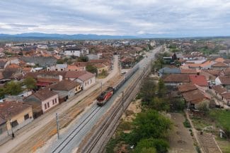 Știri de azi | Primul kilometru de cale ferată modernizat a fost dat în circulaţie pe tronsonul Lugoj – Timişoara, fiind parte din magistrala CFR care se modernizează cu bani din PNRR – FOTO - Știri de azi | 