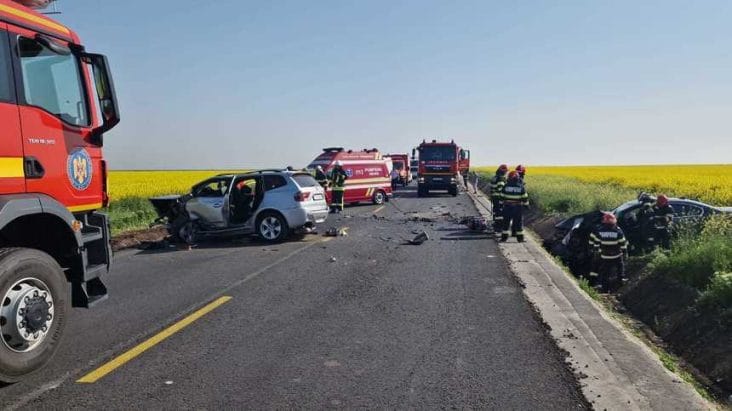 Știri de azi | Teleorman: Un mort şi trei răniţi, după ce două maşini s-au ciocnit pe DN 52 / O femeie, transportată cu elicopterul la Bucureşti - Știri de azi | 