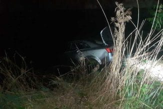 whatsapp-image-2025-04-26-at-12-37-54.jpg - Știri de azi Știri de azi | Olt: Două tinere au fost salvate, după ce maşina în care se aflau a căzut într-un canal de irigaţii/ Când au sosit echipajele de intervenţie, ele se aflau pe plafonul maşinii scufundate în apă - Știri de azi |