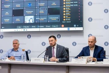 Știri de azi | Mircea Fechet: Reorganizarea Romsilva, unul dintre jaloanele din PNRR aferent Cererii de plată numărul 4 / Piaţa lemnului, preţul masei lemnoase care fluctuează foarte mult, schimbările climatice care afectează fondul forestier determină măsuri urgente - Știri de azi | 