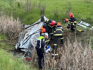 accident-dn-1f.jpg - Știri de azi Știri de azi | UPDATE – Cluj: Patru persoane, încarcerate după un accident în care au fost implicate o basculantă şi un autoturism/ Două victime au murit, alte două fiind în stare gravă/ Traficul pe DN 1F, blocat complet - Știri de azi |