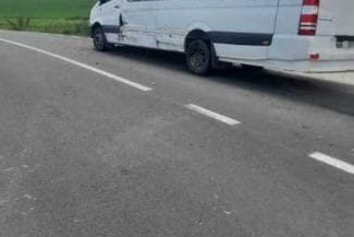 Știri de azi | Alba: Microbuz şcolar în care se aflau 12 copii, implicat într-un accident rutier, la ieşirea din Blaj/ Un copil primeşte îngrijiri medicale - Știri de azi | 