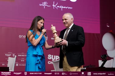 augusta-dragic-garry-kasparov.jpg - Știri de azi Știri de azi | Bucureştiul este din nou centrul şahului mondial. Garry Kasparov, Vishy Anand şi Augusta Dragic au deschis etapa românească a Grand Chess Tour 2025 - Știri de azi |