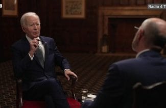 Știri de azi | Trump îl linişteşte pe Putin făcând presiuni asupra Ucrainei, spune Biden într-un interviu la BBC. Cine crede că liderul de la Kremlin îşi va opri războiul în schimbul unor teritorii este „pur şi simplu prost”, afirmă fostul preşedinte american - Știri de azi | 