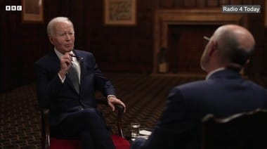 Știri de azi | Trump îl linişteşte pe Putin făcând presiuni asupra Ucrainei, spune Biden într-un interviu la BBC. Cine crede că liderul de la Kremlin îşi va opri războiul în schimbul unor teritorii este „pur şi simplu prost”, afirmă fostul preşedinte american - Știri de azi | 