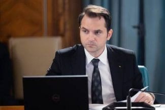 burduja-foto.jpg - Știri de azi Știri de azi | Burduja: Turul 2 va trece. Oricine ar câştiga, tot noi rămânem aici, cu străzile, şcolile, spitalele, grijile noastre. E prea multă ură, prea multă dezbinare. Vrăjmaşii nu sunt neapărat pe buletinul de vot/ Reacţiile internauţilor - Știri de azi |