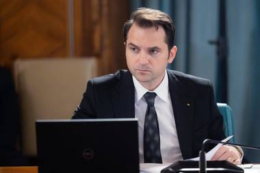 burduja-foto.jpg - Știri de azi Știri de azi | Burduja: Turul 2 va trece. Oricine ar câştiga, tot noi rămânem aici, cu străzile, şcolile, spitalele, grijile noastre. E prea multă ură, prea multă dezbinare. Vrăjmaşii nu sunt neapărat pe buletinul de vot/ Reacţiile internauţilor - Știri de azi |