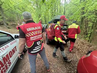 Știri de azi | Braşov: Salvatori din trei judeţe, poliţişti şi voluntari au participat la căutarea un bătrân dispărut de două săptămâni în zona localităţilor Codlea şi Holbav/Octogenarul a fost găsit mort - Știri de azi | 