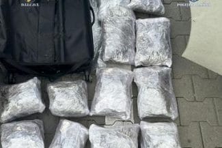 canabis.jpg - Știri de azi Știri de azi | Hunedoara: Bărbat arestat preventiv după ce a adus în ţară peste 6,5 kilograme de canabis într-un troler - Știri de azi |