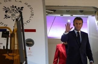 macron-vietnam-hay2.jpg - Știri de azi Știri de azi | UPDATE: Emmanuel Macron dezminte orice ”scenă domestică” cu Brigitte Macron în avion la sosirea la Hanoi. ”Toate astea sunt nişte prostii” - Știri de azi |