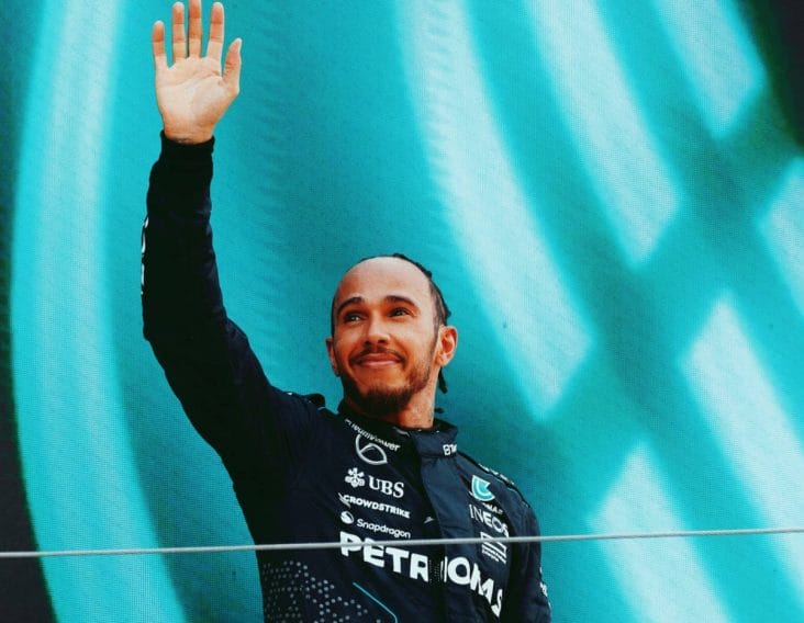 media-172768162650599100.jpg - Știri de azi Știri de azi | Hamilton, emoționat și nervos după ce a văzut filmul inspirat din Formula 1 - Știri de azi |