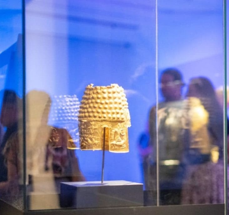 Știri de azi | Investigatorii sub acoperire din Olanda au vrut să cumpere cu 500.000 de euro tezaurul dacic furat din Muzeul Drents: Ce au aflat de la suspecți - Știri de azi | 