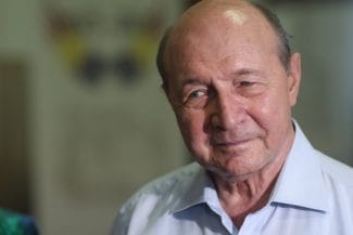 Știri de azi | Traian Băsescu, despre demisia lui Marcel Ciolacu: ‘Ce beneficii aduce un premier incompetent?’. Cum poate câștiga Nicușor Dan alegerile - Știri de azi | 