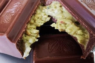 Știri de azi | ‘Ciocolata Dubai’ le-a adus necazuri: Doi români riscă închisoarea după ce au furat 53 de batoane / Când vor afla verdictul - Știri de azi | 