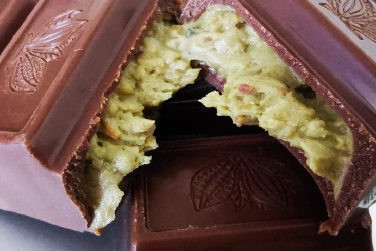 Știri de azi | ‘Ciocolata Dubai’ le-a adus necazuri: Doi români riscă închisoarea după ce au furat 53 de batoane / Când vor afla verdictul - Știri de azi | 