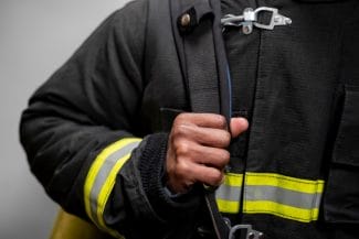 media-174678048409350700.jpg - Știri de azi Știri de azi | Salvator din întâmplare: Adolescentă lovită de maşină, ajutată de un pompier aflat în trecere - Știri de azi |