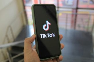 Știri de azi | TikTok face pasul spre Palatul Victoria: Rețeaua socială angajează Manager pentru Relații Guvernamentale în România - Știri de azi | 