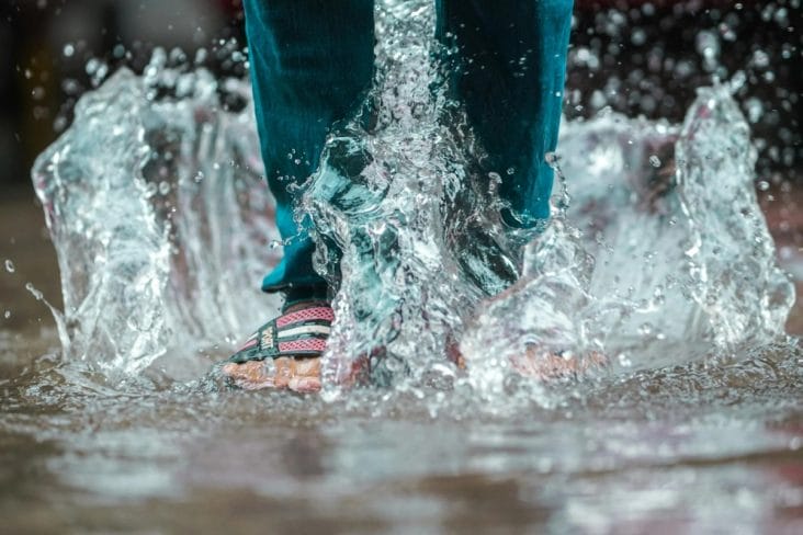 Știri de azi | Inundație la sala de sport a școlii ‘Tompa Laszlo’ din Harghita: Apa a patruns si la subsol - Știri de azi | 