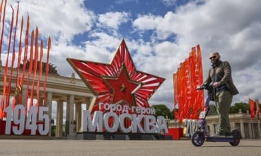 moscova-defilare-tw.jpg - Știri de azi Știri de azi | Ucraina le cere trupelor străine să nu participe la defilarea de la 9 mai la Moscova. ”Rusia le cere militarilor străini să participe la defilarea de la 9 mai pentru a-şi spăla crimele de război şi pentru a-şi justifica agresiune” - Știri de azi |