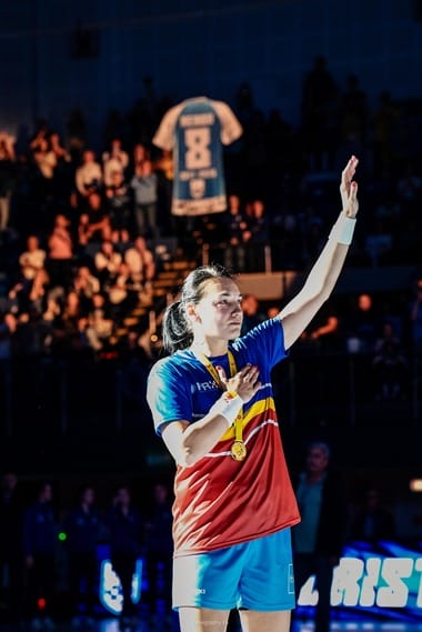 neagu.jpg - Știri de azi Știri de azi | Cristina Neagu, mesaj pentru fani: Pe 8 iunie nu va fi doar un meci. Va fi o zi în care vrea să vă spun mulţumesc. Pe 8 iunie, 8 devine infinit - Știri de azi |