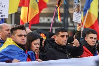 Știri de azi | George Simion, despre vizita la Viena: M-am dus preţ de o oră să fac o poză importantă pentru mine cu un politician de calibru şi m-am întâlnit cu nişte colegi europarlamentari - Știri de azi | 