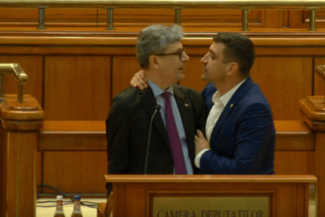 screenshot-2022-02-07-163553.png - Știri de azi Știri de azi | Virgil Popescu: Mi-e teamă pentru ţara noastră. România nu poate avea un preşedinte – agresor / Am trăit pe pielea mea ce înseamnă agresivitatea lui George Simion. Nu e o glumă, nu e „marketing politic” / Nu lăsa ura să ajungă la Cotroceni! - Știri de azi |