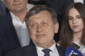 Știri de azi | Crin Antonescu: Avem un rezultat parţial care cred că este un rezultat ireversibil, după cum se văd lucrurile. Voturile au vorbit, cetăţenii au vorbit. Îmi pare rău / Îi îndemn pe cei care m-au votat să se prezinte la vot - Știri de azi | 