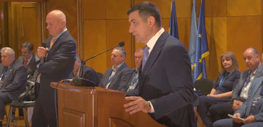 Știri de azi | Congres BNS – Simion: Problema pe care o avem în România este cu paraziţii politici, cu membrii de partid care au înţesat atât administraţia locală cât şi pe cea centrală / Nicuşor Dan: România nu îşi permite să vorbească de Călin Georgescu prim-ministru - Știri de azi | 