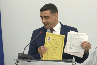 Știri de azi | George Simion: Şi noi avem şi diplome de Bacalaureat şi diplome de licenţă, sunt autentice / La grădiniţă am fost destul de oscilant, aveam două grădiniţe şi mă plimbam de la una la alta, îmi plăcea mai mult cu bunicii din Vrancea - Știri de azi | 