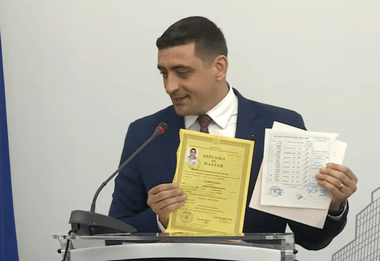Știri de azi | George Simion: Şi noi avem şi diplome de Bacalaureat şi diplome de licenţă, sunt autentice / La grădiniţă am fost destul de oscilant, aveam două grădiniţe şi mă plimbam de la una la alta, îmi plăcea mai mult cu bunicii din Vrancea - Știri de azi | 