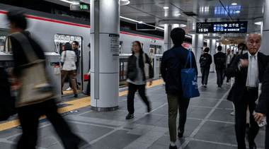Știri de azi | Mai multe persoane rănite la Tokyo, într-un atac cu cuţitul la metrou. Un bărbat arestat - Știri de azi | 