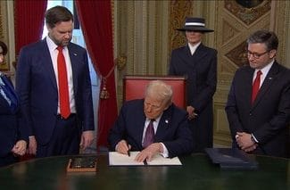 Știri de azi | Donald Trump pune restricţii în cercetarea „periculoasă” a virusurilor, invocând exemplul Covid-19. Ordinul taie finanţarea federală americană pentru anumite programe de cercetare din străinătate - Știri de azi | 